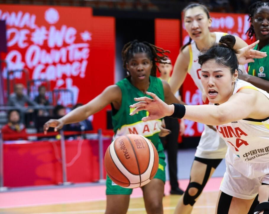 宝威体育登录入口-世预赛开门红!李月汝21+11,三大中锋均上双,中国女篮81-68马里